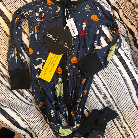 Little Sleepies nightmare before Christmas bamboo zippy, 12-18 NWT dark - Picture 2 of 3